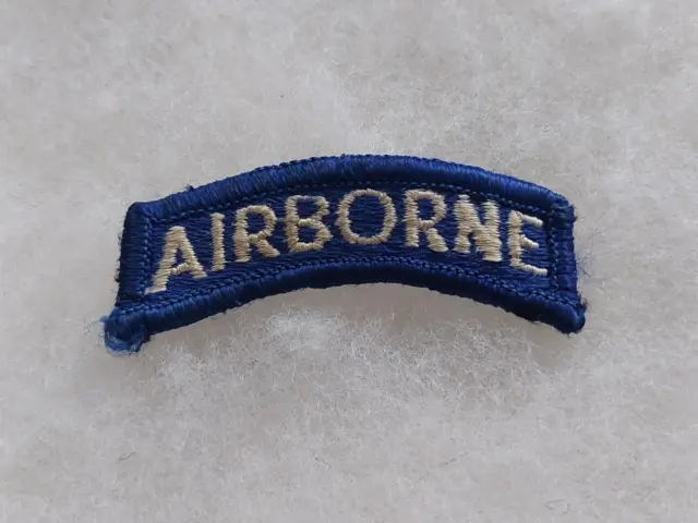 Un insigne tissu militaire US ww2 " AIRBORNE " militaria.