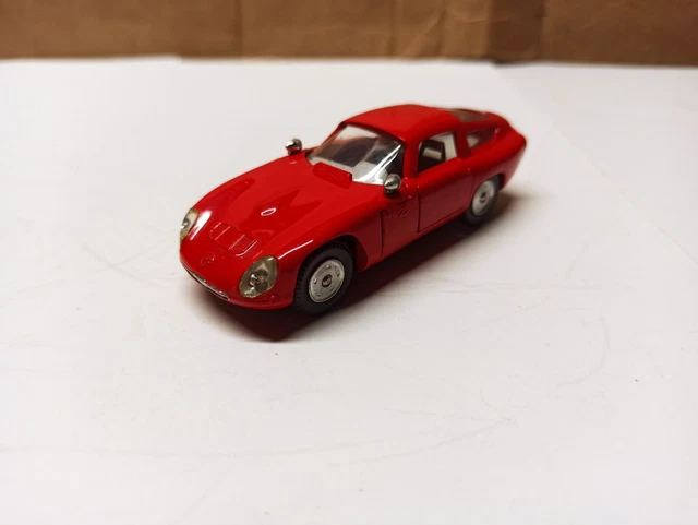 AUTHENTIQUE ET ANCIENNE ALFA ROMEO 2600 SOLIDO SERIE 100 en boite d