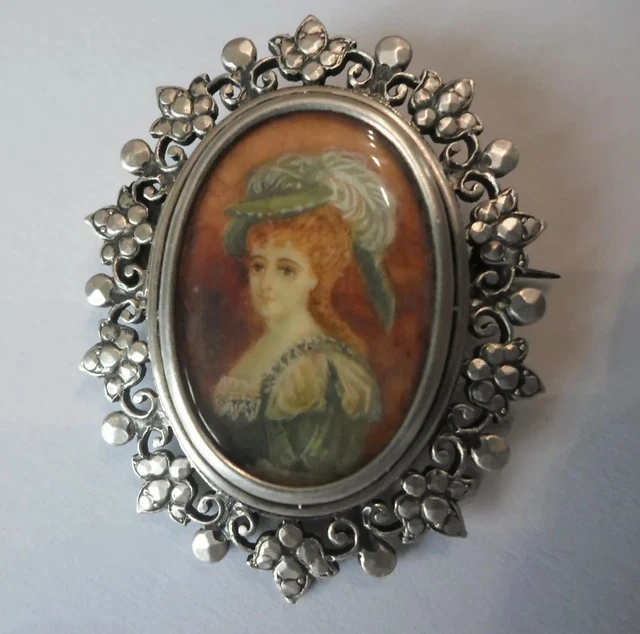 Obtenez Broche Oswalt en Argent Blanc Saphir 0.08 Carats Ronde taillé | Canada