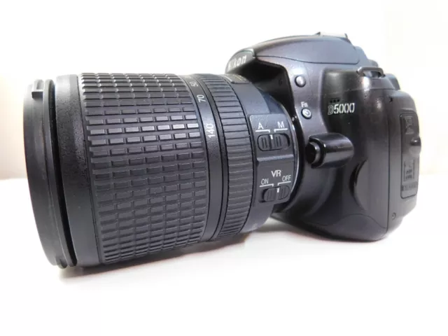 Nikon D5000 + Nikkor Lens 18-140mm + bag + extras