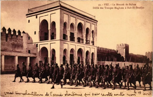 CPA AK MAROC FEZ - Le Menzeh du Sultan Defile des Troupes Maghzen (219304)