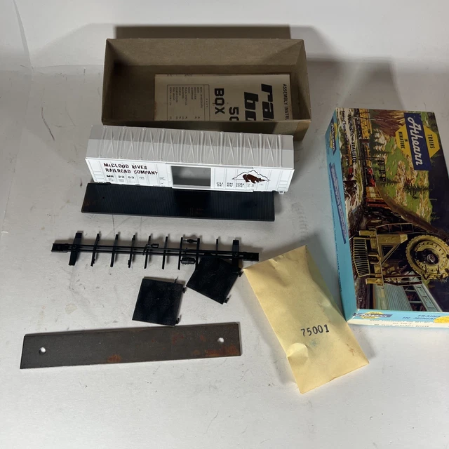 ATHEARN BEV BEL HO scale 534-2 McCLOUD RIVER RR #MR2098 VTG 50' BOX CAR