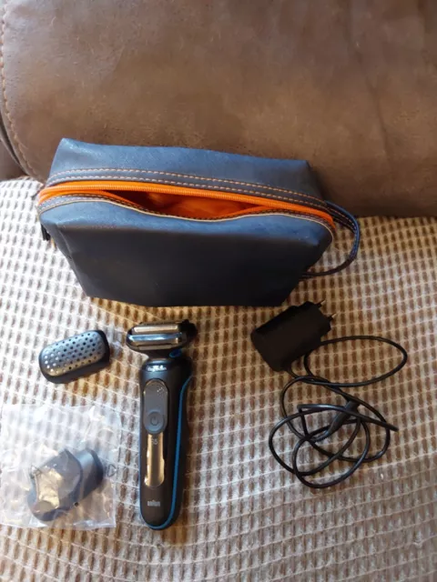 Braun Series 5 Electric Shaver With Precision Trimmer Attachment and bag