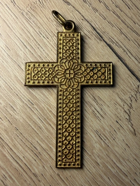 Ancienne chaîne religieuse française en plaqué argent avec pendentif en Ancienne chaîne religieuse française en plaqué argent avec pendentif en