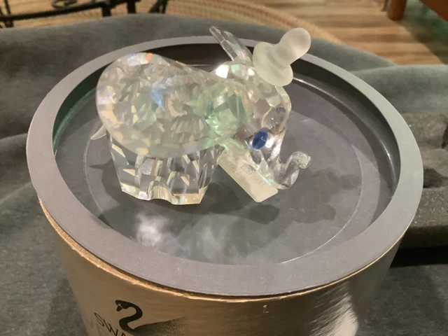 Swarovski Disney Dumbo Blue Eyes Elephant Crystal Figurine 7640NR100001 Swarovski Disney Dumbo Blue Eyes Elephant Crystal Figurine 7640NR100001