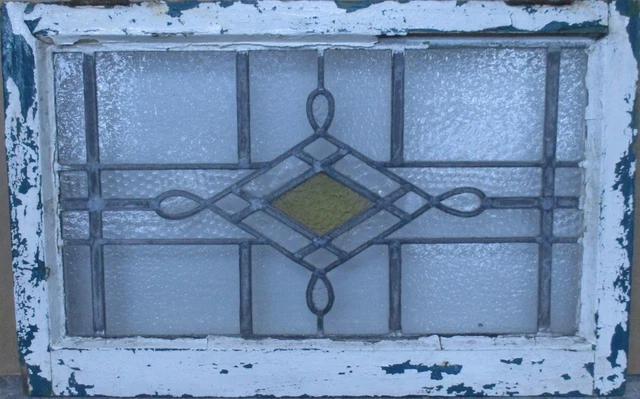 MIDSIZE OLD ENGLISH LEADED STAINED GLASS WINDOW Cute Diamond 26.5" x 17"
