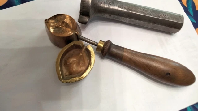Rare Vase En Fonte De Fer Et Bronze Doré d'époque Empire