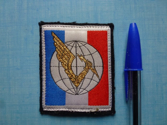 Armée de terre - INSIGNE DES TROUPES AEROPORTEES LA F.A.R FORCE D'ACTION RAPIDE Y. DELSART (NEUF