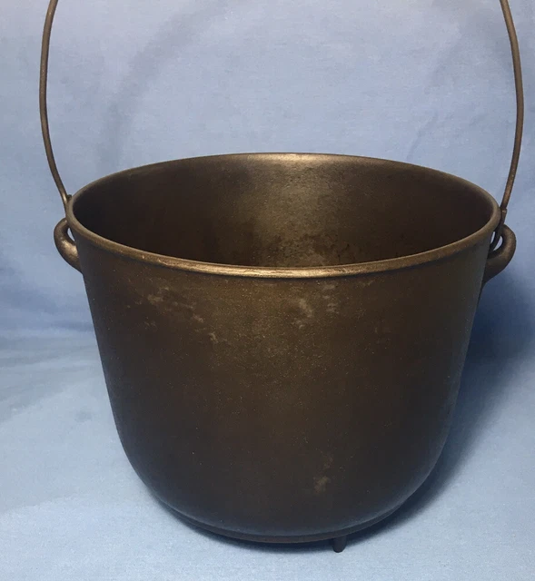Strange #7 Cast Iron 3 Leg Gate Mark  Peyote Drum Bean Pot Water Kettle