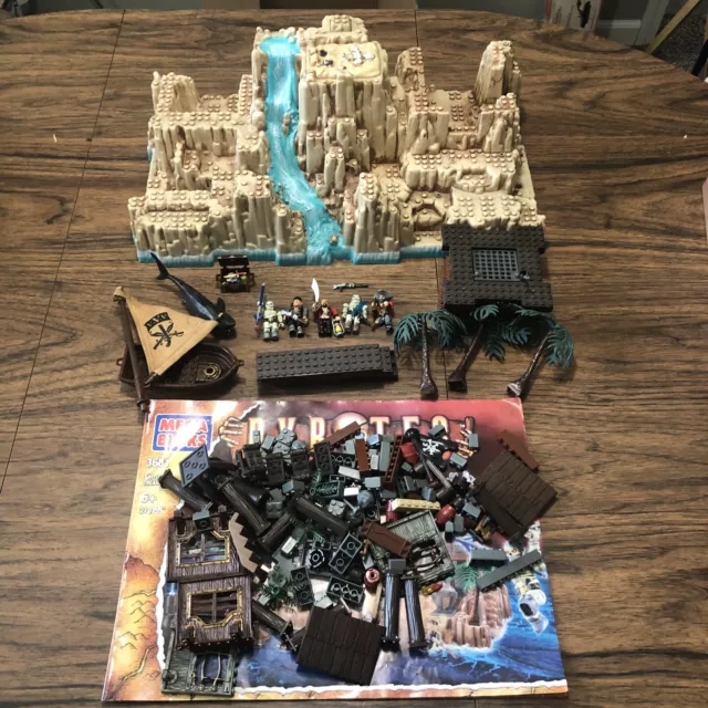 RARE Mega Bloks Pyrates 3681 Battle For Treasure Island 80% Complete w/ Figures RARE Mega Bloks Pyrates 3681 Battle For Treasure Island 80% Complete w/ Figures