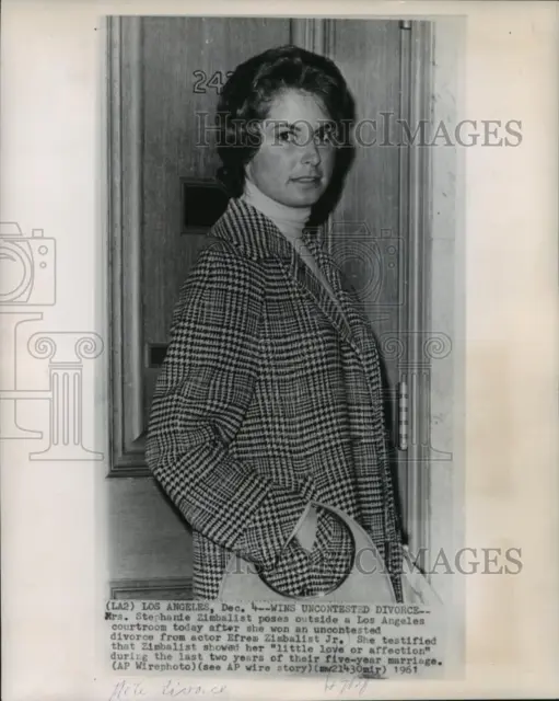 1961 Press Photo Stephanie Zimbalist outside a Los Angeles courtroom.