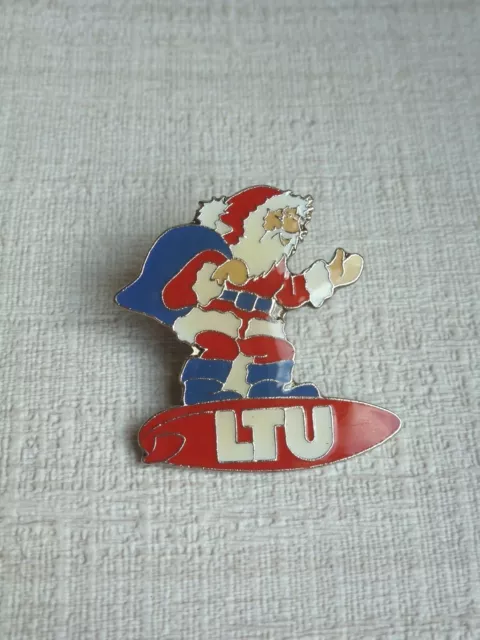 Pin Weihnachtsmann "LTU"  ehemalige deutsche Airline - Sitz Düsseldorf