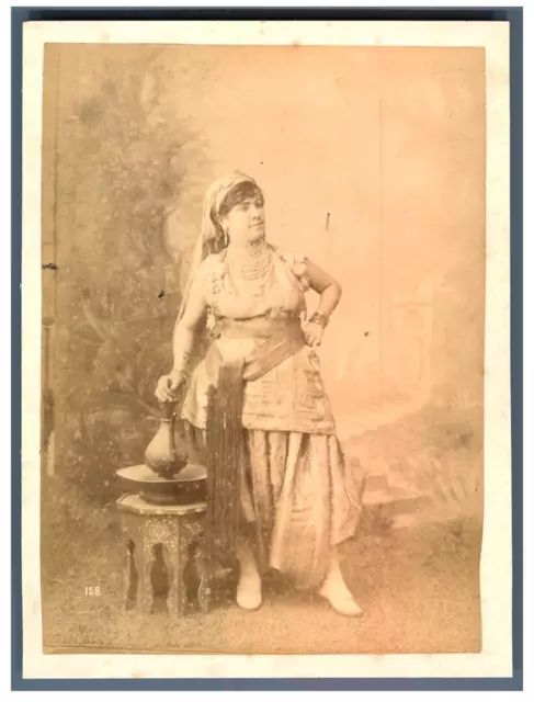 Algérie, Femme algérienne  Vintage albumen print.  Tirage albuminé  10x14