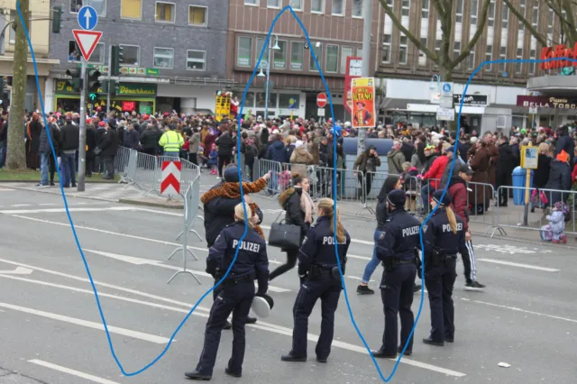 Foto Polizei Mülheim Einsatzhundertschaft Karneval Uniform 2017 (20 x 15 cm)