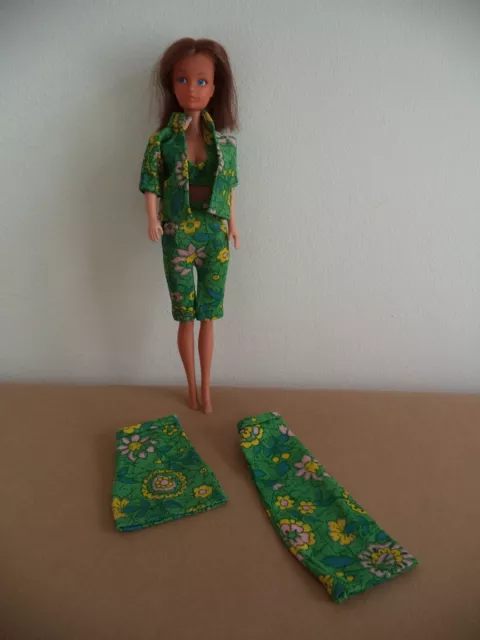 Barbie clone made in Hong Kong vintage con vestiti fatti a mano anni '70