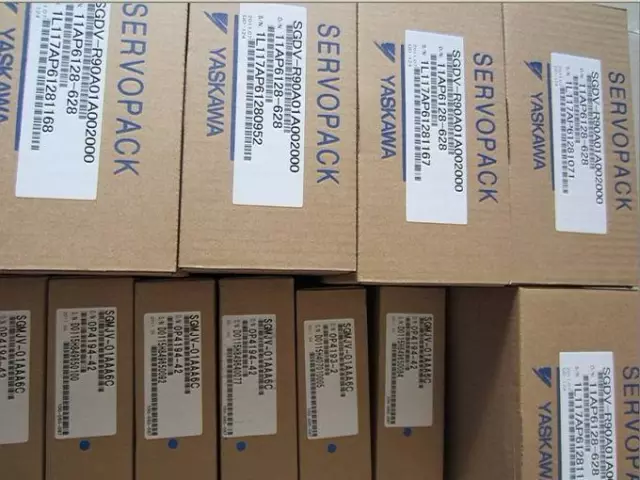 1PC YASKAWA SGDV-5R5A01A Servo Drive SGDV5R5A01A New In Box Expedited Shipping