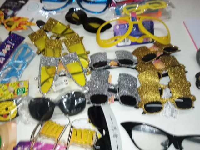 lot de 32 paires de lunettes neuves ideale revendeur ou lot kermesse