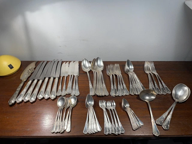 Ménagère De 37 Couverts ERCUIS Métal Argenté Modèle DUBARRY DU BARRY Cuilleres 01 Zj