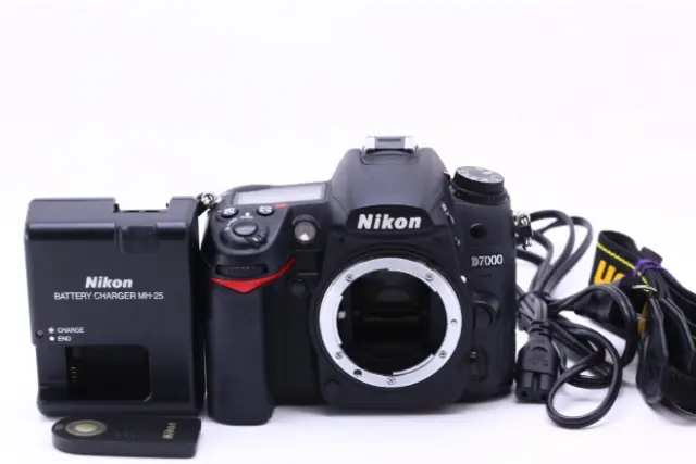 Nikon D7000 16.2 MP Digital SLR Camera Body Black Low Shutter w/ Charger From Jp