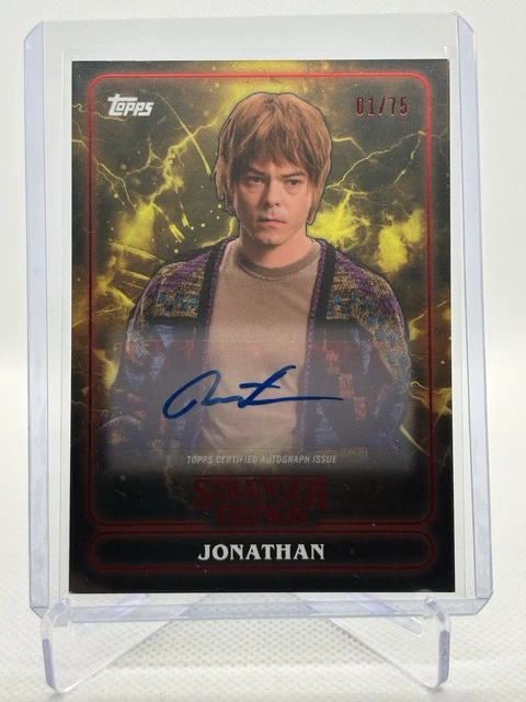 【世界75枚限定】 STRANGER THINGS JONATHAN 衣装カード 2025 TOPPS STRANGER Things Netflix Charlie Heaton As Jonathan #11