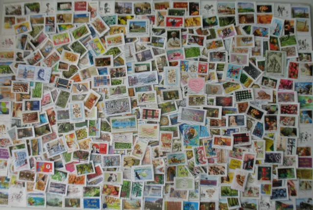 LOT DE PLUS DE 2300 TIMBRES FRANCE COMMÉMORATIFS sur fragments