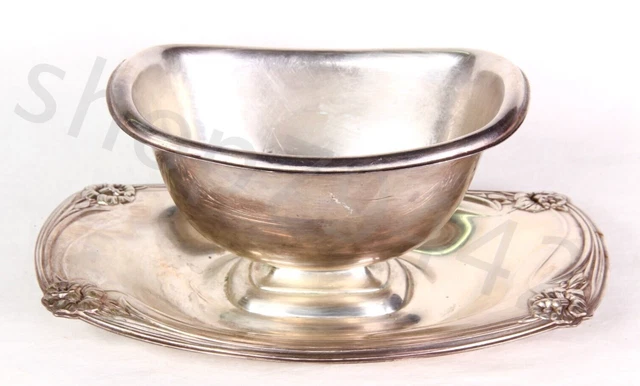 VINTAGE Silver 1847 Rogers Bros Daffodil Silverplate Gravy Boat IS 9913 Service