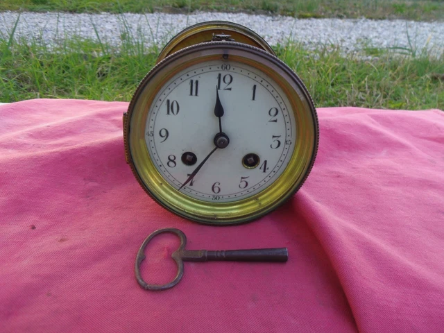 ancien MOUVEMENT  HORLOGE a ressort  pendule époque art déco début 20 ème + clé