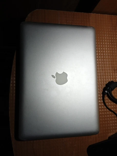 Apple MacBook Pro 13,3" (Intel Core 2 Duo, 2.40GHz, 8GB RAM, NO HDD) Notebook 