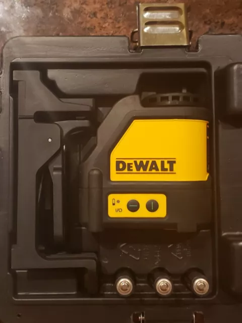 DeWalt DW088CG Green Cross Line Laser with Bracket