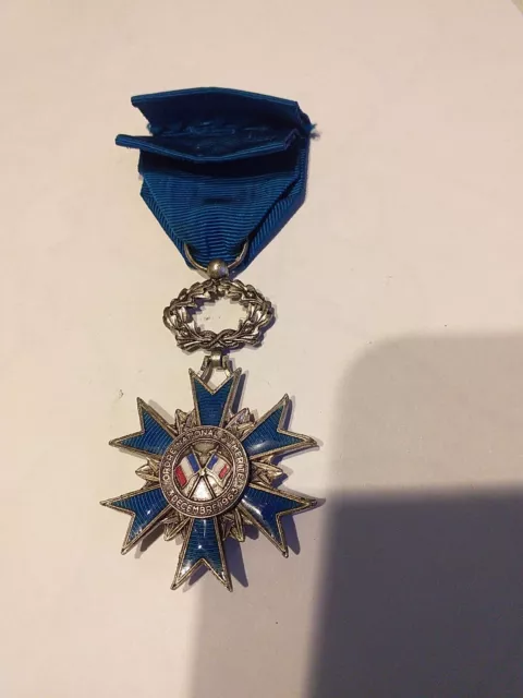 Medaille ancienne Ordre National  du merite chevalier