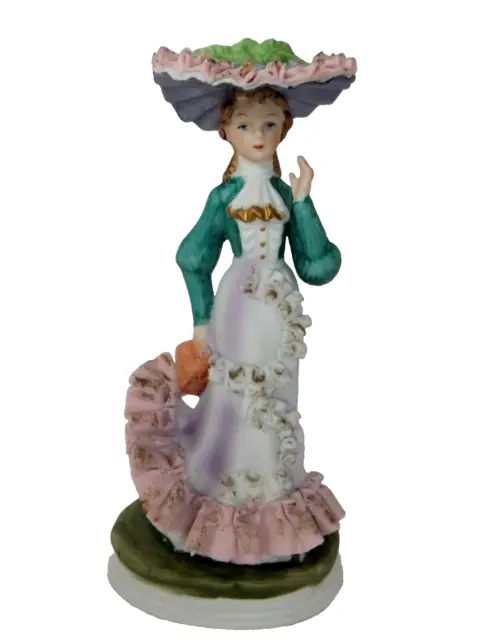 Biscuit polychrome porcelaine figurine statue jeune femme galante au chapeau