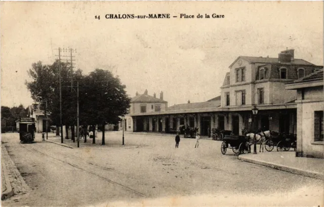 CPA CHALONS-sur-MARNE - Place de la Gare (743107)