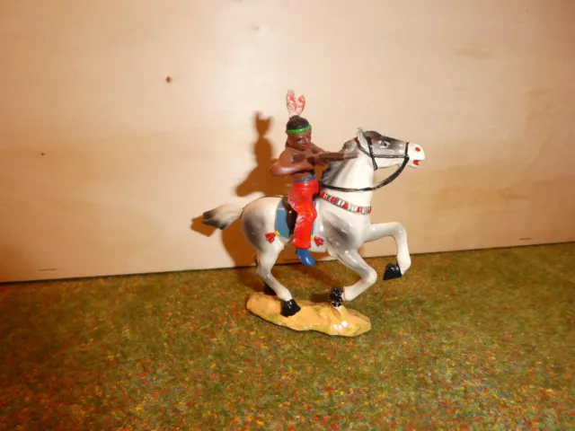 DDR Indianer Reiter mit Hohlplastik Pferd in grau - weis