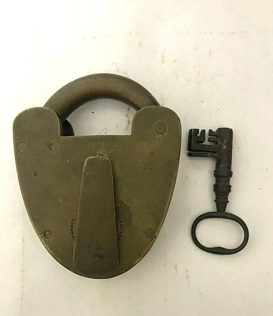 Ein Altes Primitives 'Vr Crown' Vorhängeschloss Aus Messing Mit...