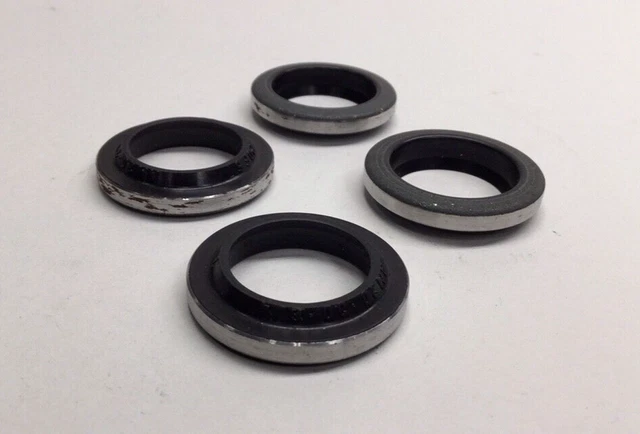 PDF AM-20 30 6/4 Scraper Wiper Seal (Pack of 4) 20x30x6(4)mm