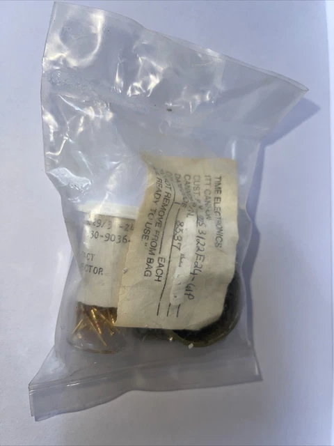 Military Connector NOS MILSPEC MS3122E-24-61P with GOLD pins