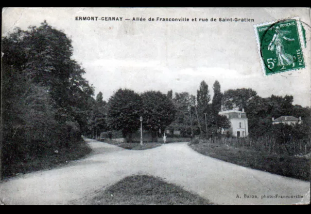 ERMONT-CERNAY (95) Cycliste aux VILLAS , Rue de SAINT-GRATIEN en 1912