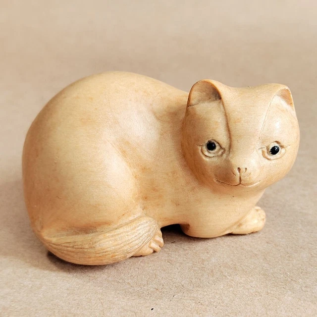 Q4802 - 2" Hand carved Boxwood Netsuke Figurine Carving - Lovely Cat