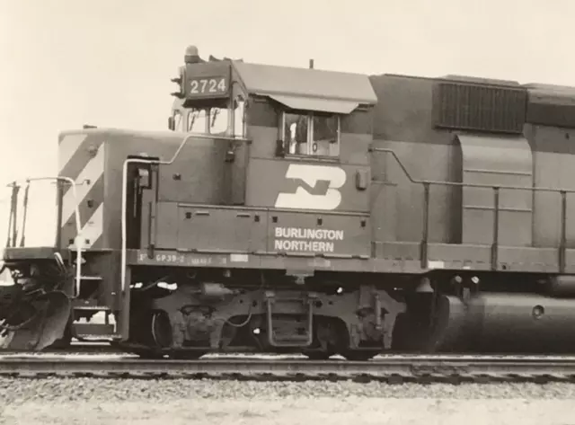 Burlington Northern Railroad BN #2724 GP39-2 Locomotive Train B&W Photo Aurora