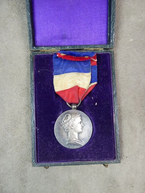 Médaille/pendentif En Argent Bienheureuse Jeanne D'Arc - Vers 1910 - Occasion
