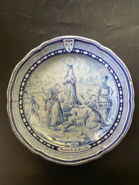 Ancien Plat En Faience D'orleans Jeanne D'arc Rouen 1431 Signe Labadie Xixeme