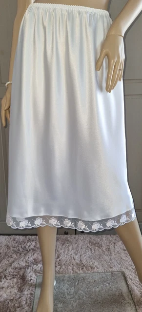 Orlo In Pizzo Anteriore Marks & Spencer Sbalorditivo Bianco Morbido Raso Mezzo Slip 14Uk 27" Lungo