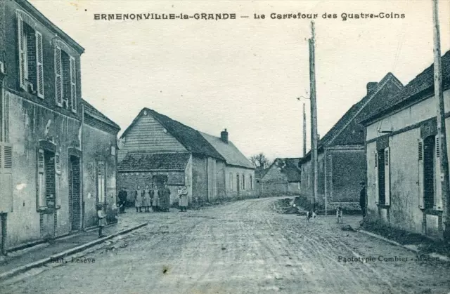 CPA 28 ERMENONVILLE LA GRANDE LE CARREFOUR DES QUATRE COINS (cpa animée)