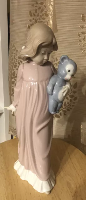 NAO LLADRO PORCELAIN FIGURINE Ornament Collection GIRL In Nighty With Blue Bear
