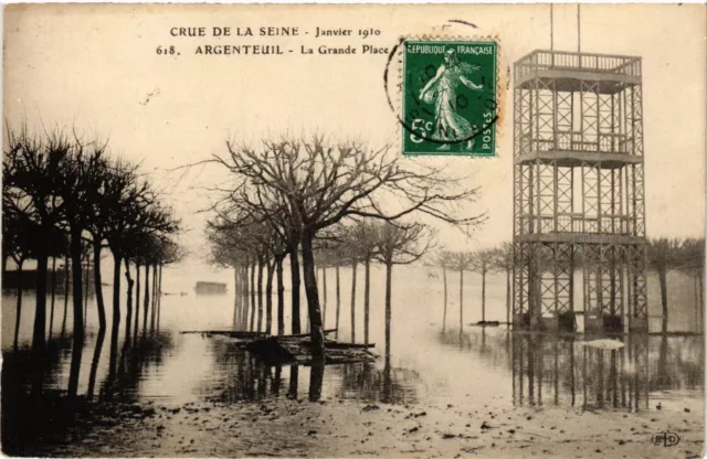 CPA ARGENTEUIL - La Grande Place - Crue de la Seine (380564)