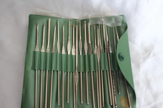 Lot of 20 Vintage Crochet Hooks in Case Lee Wards Germany Boye USA Many Sizes