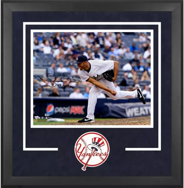 Mariano Rivera Yankees  FRMD Signed 16x20 Pitching Photo with "HOF 19" Insc