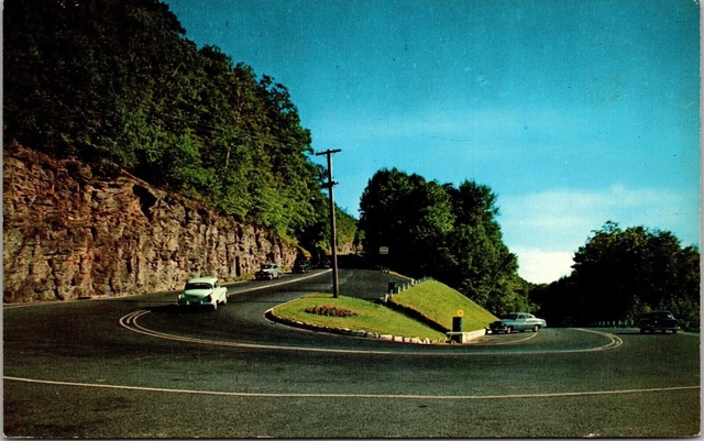 World Famous Hairpin Turn Mohawk Trail Massachusetts Street View UNP Postcard
