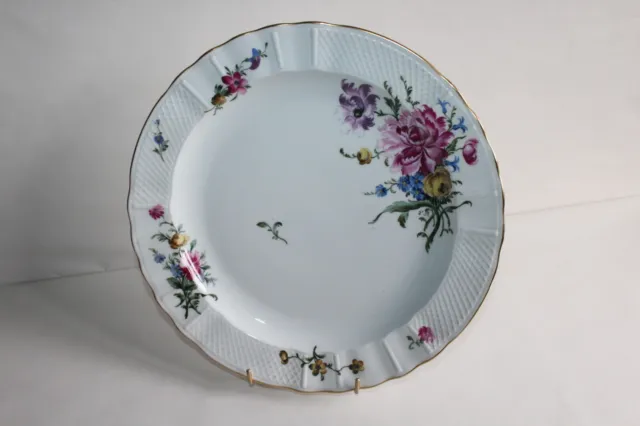 Grand plat rond en porcelaine de Limoges, L. BERNARDAUD, décor fleur rose