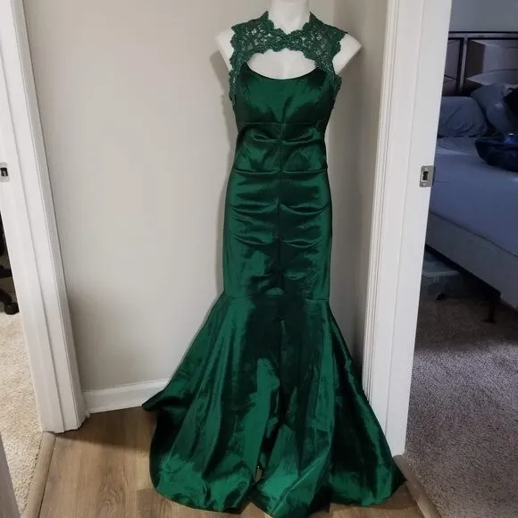 Sz 10 Xscape Green Ruched Stretch Mermaid Gown with Metallic Lace